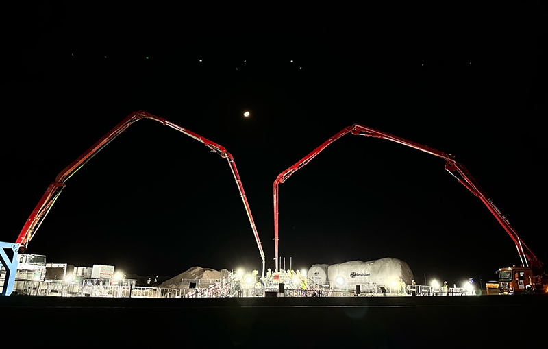 夜間澆筑場面.png